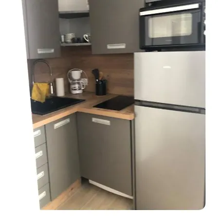 Proche De La Gare Et De La *